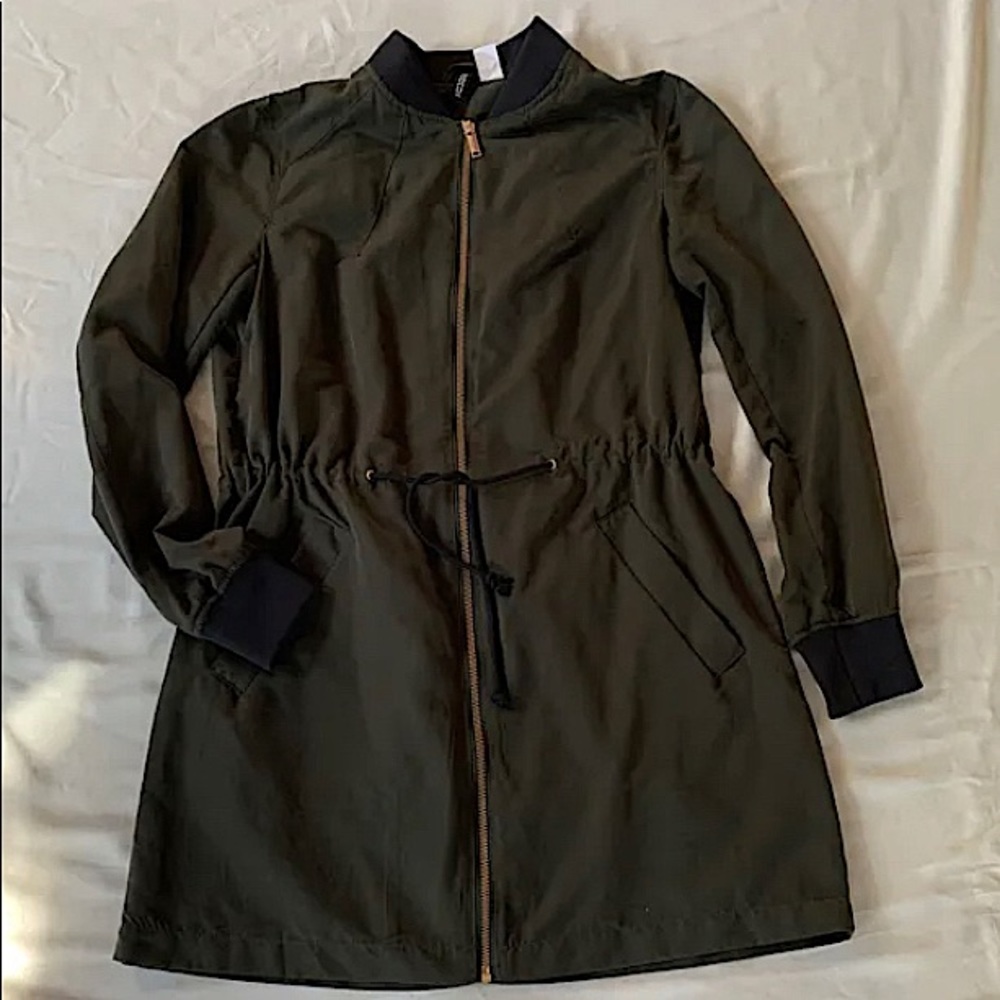 H&M Lightweight kaki autumn coat. Size 8.